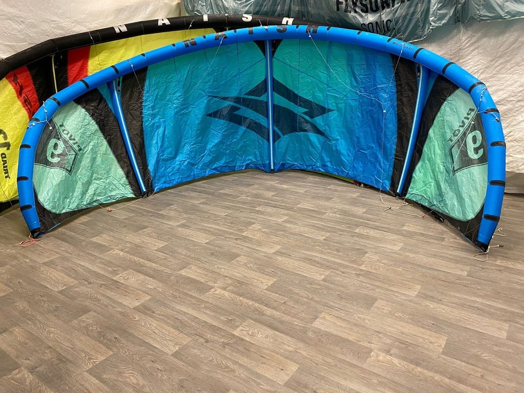 Naish Pivot 2022 S26 9m in mooie staat